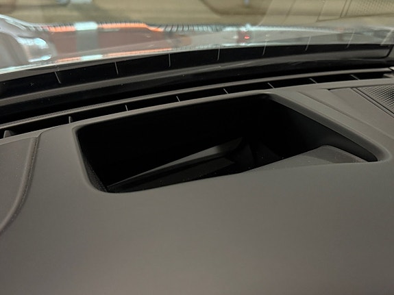 Porsche Taycan 29 of 30