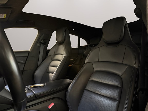 Porsche Taycan 9 of 30
