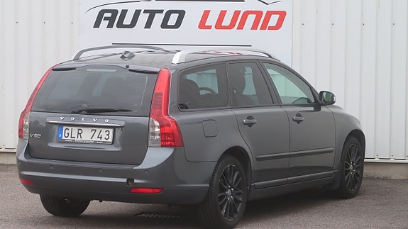 Volvo V50 3 of 5