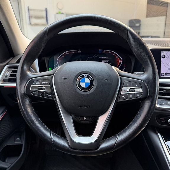 BMW 320d 11 of 13