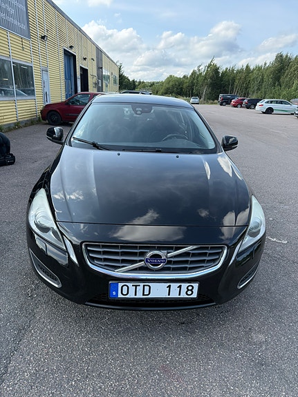 Volvo S60 2 of 10