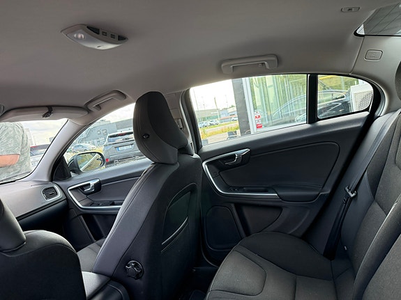 Volvo S60 5 of 10