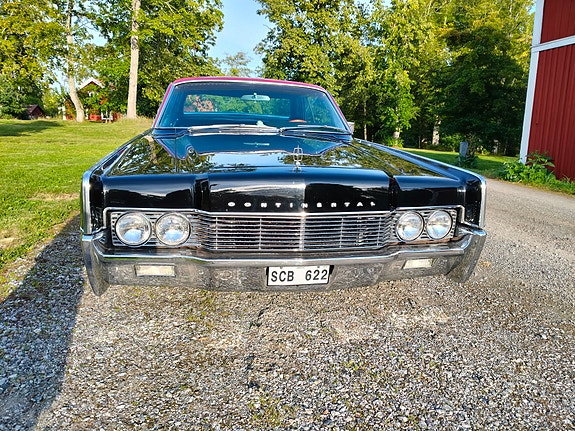 Lincoln Continental 6 of 16