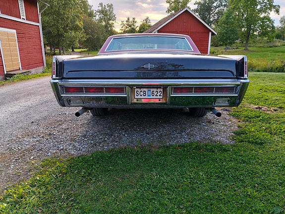 Lincoln Continental 9 of 16