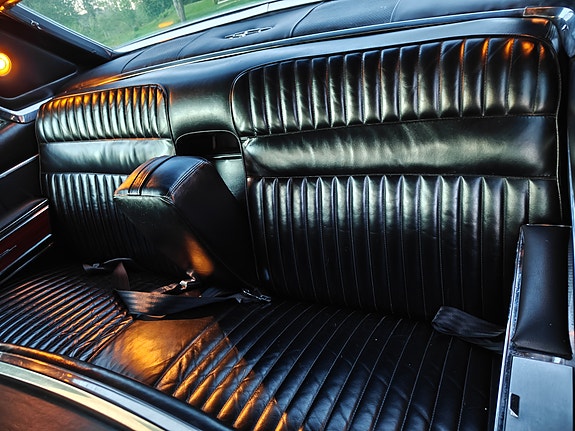Lincoln Continental 14 of 16