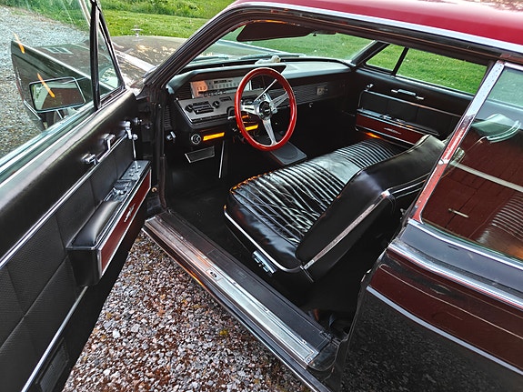 Lincoln Continental 12 of 16