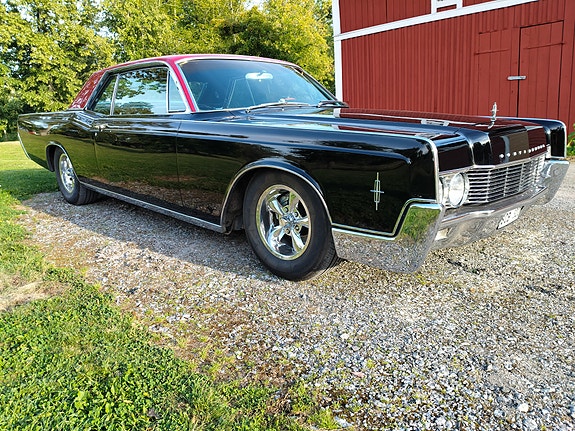 Lincoln Continental 8 of 16