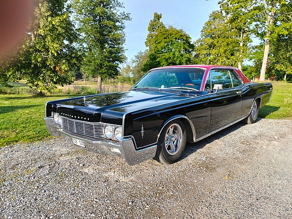 Lincoln Continental 4 of 5