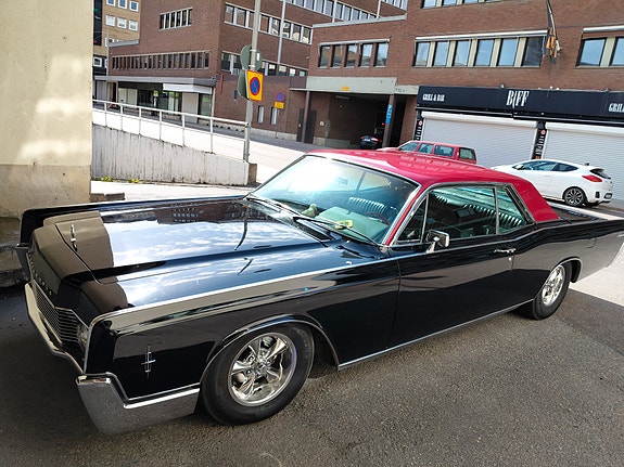 Lincoln Continental 3 of 5