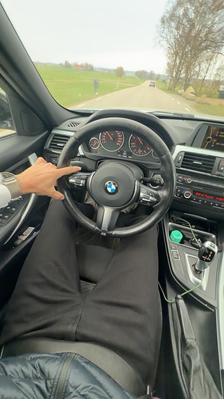 BMW 320d 2 of 5