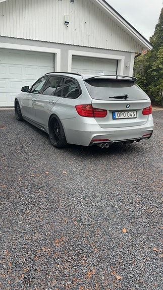 BMW 320d 4 of 5