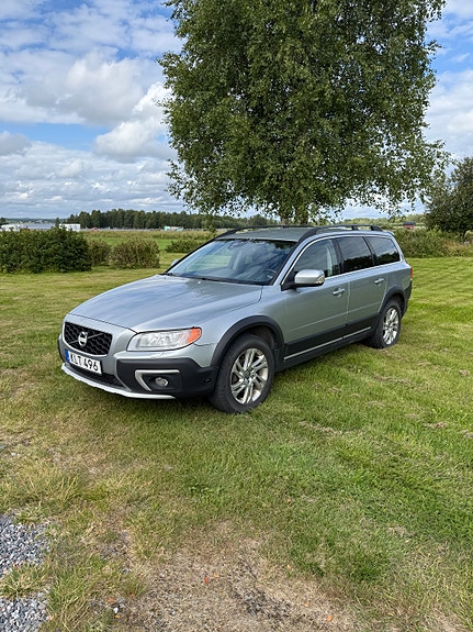 Volvo XC70 2 of 5