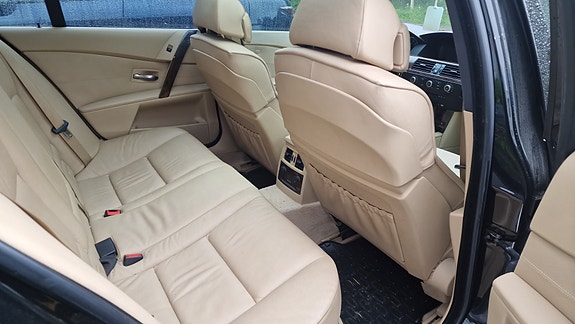BMW 550i 4 of 5