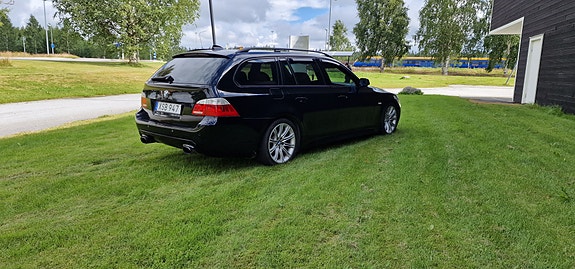 BMW 550i 3 of 5