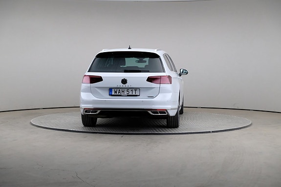 Volkswagen Passat 2 of 3