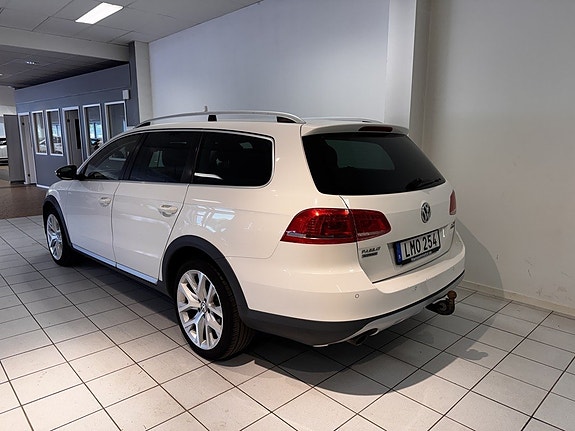 Volkswagen Passat Alltrack 4 of 5