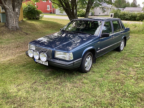 Volvo 740 2 of 5