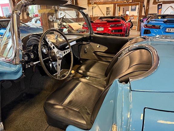 Chevrolet Corvette 20 of 29