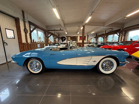 Chevrolet Corvette 10 of 29