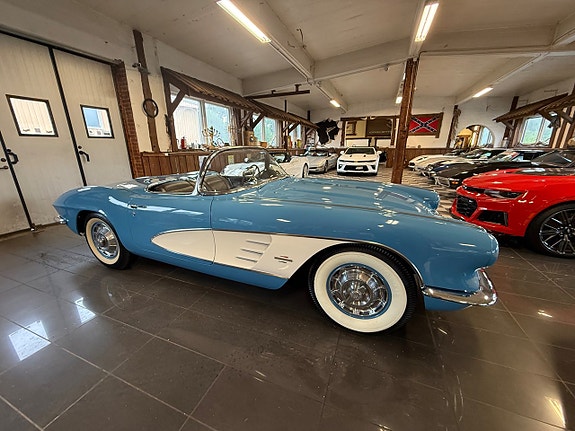 Chevrolet Corvette 11 of 29