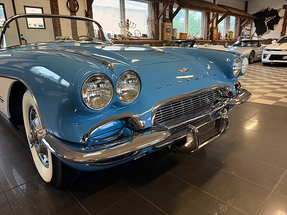 Chevrolet Corvette 13 of 29