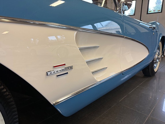 Chevrolet Corvette 16 of 29