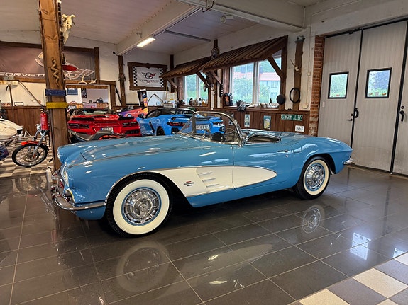 Chevrolet Corvette 2 of 5