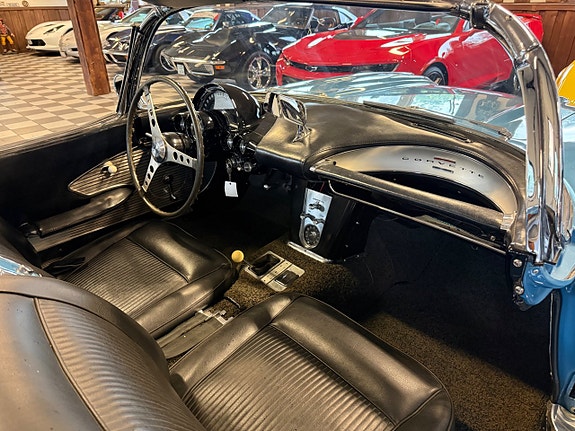 Chevrolet Corvette 23 of 29