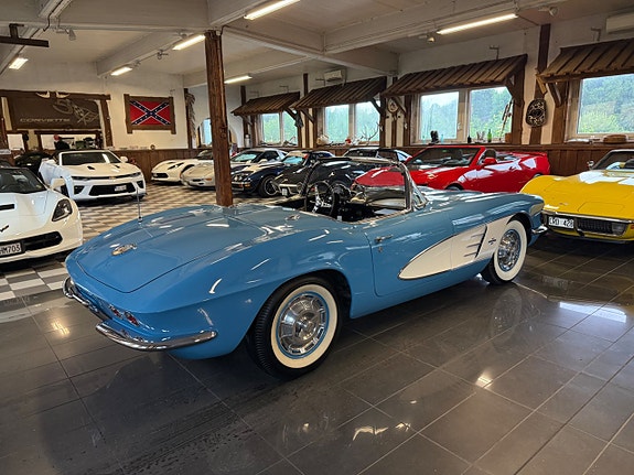 Chevrolet Corvette 9 of 29