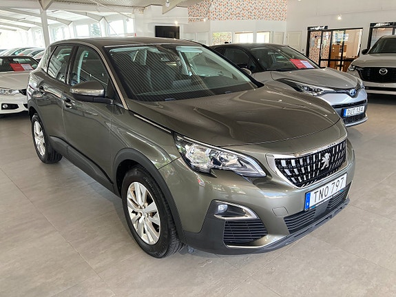 Peugeot 3008 2 of 5