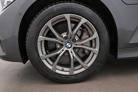 BMW 330e 27 of 27