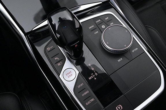 BMW 330e 20 of 27