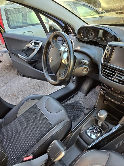Peugeot 2008 6 of 8
