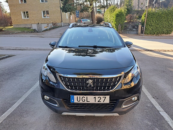 Peugeot 2008 2 of 5