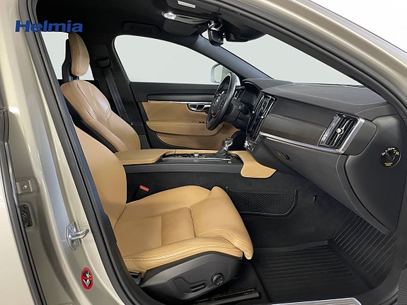 Volvo V90 Cross Country 13 of 16