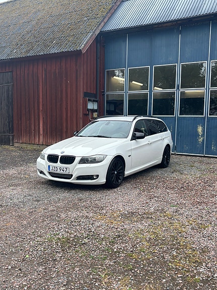 BMW 320d 2 of 5
