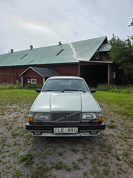 Volvo 760 2 of 5