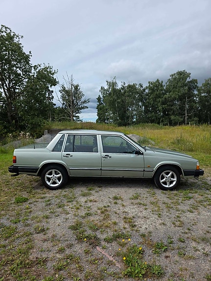 Volvo 760 3 of 5