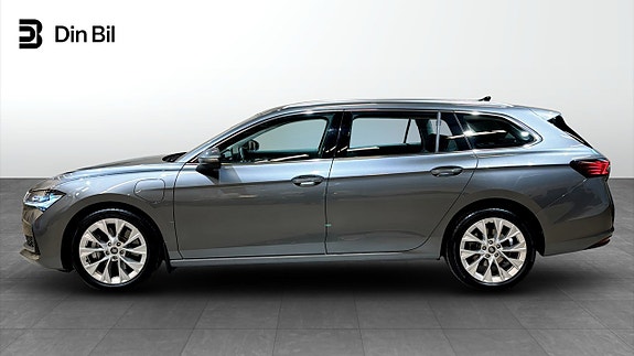 Skoda Superb 2 of 21