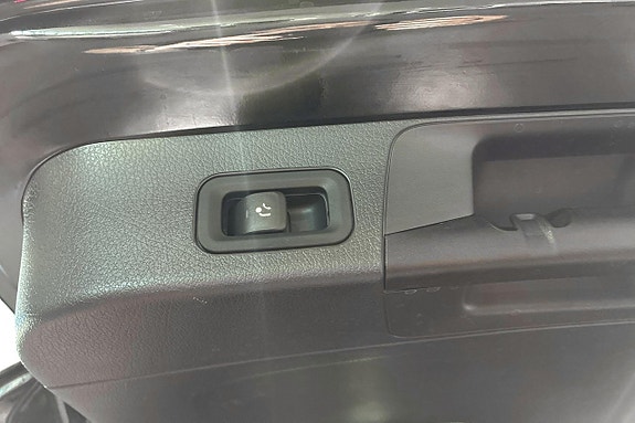 Mercedes-Benz GLB250+ 15 of 21