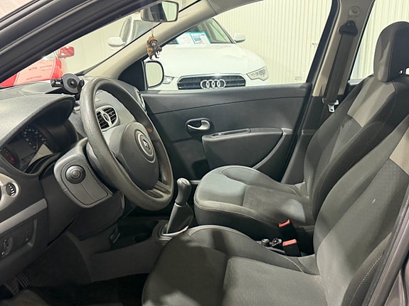 Renault Clio 9 of 14
