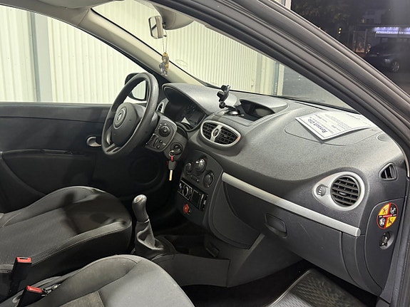 Renault Clio 12 of 14