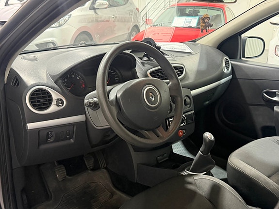 Renault Clio 10 of 14