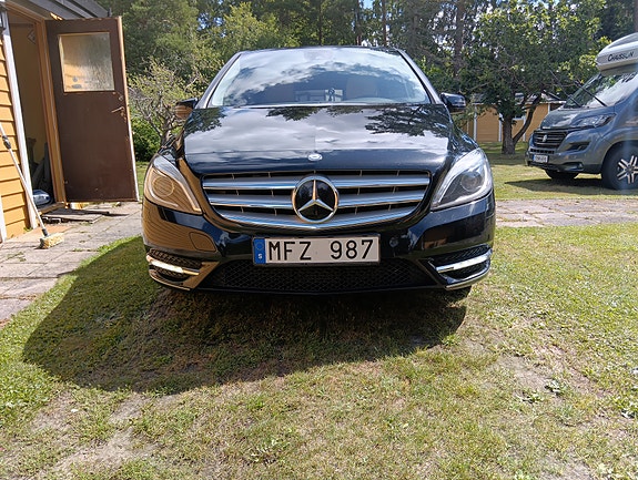 Mercedes-Benz B180 5 of 5
