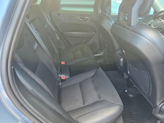 Volvo XC60 10 of 16