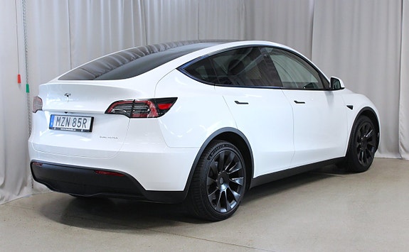 Tesla Model Y 2 of 5