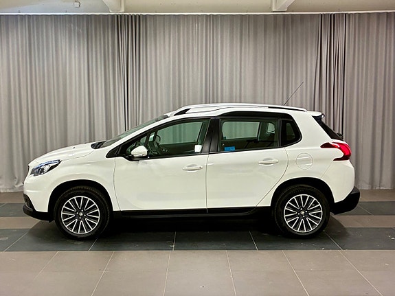 Peugeot 2008 2 of 5