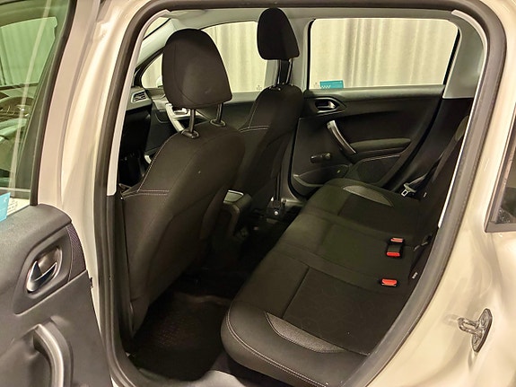 Peugeot 2008 6 of 13