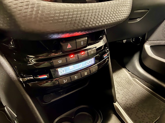 Peugeot 2008 8 of 13
