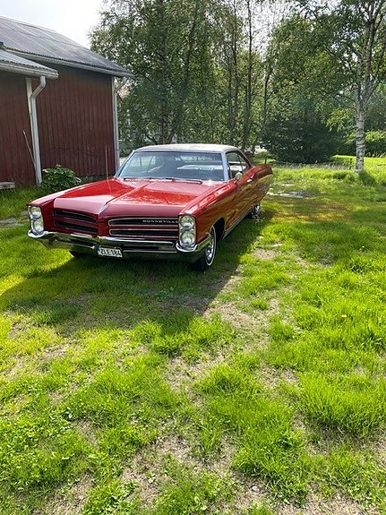 Pontiac Bonneville 2 of 5